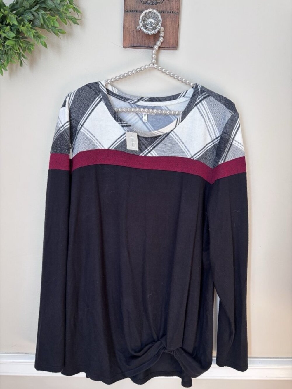 NWT Maurices Womens Size XL Black Sweater Lightweight Soft Plaid Trim